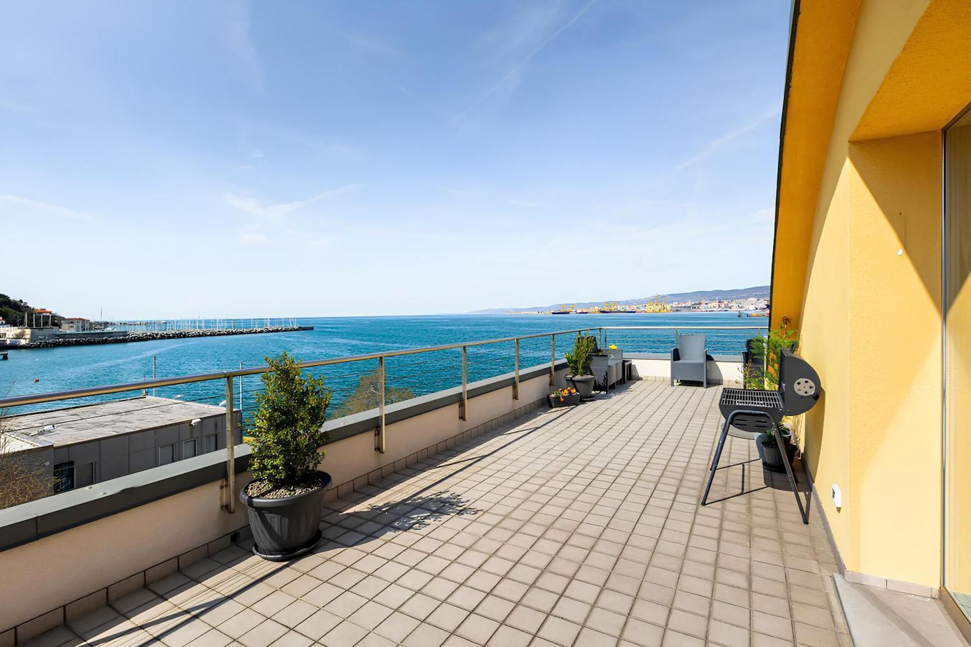 Attico Riva Mare Apartman Múggia Kültér fotó