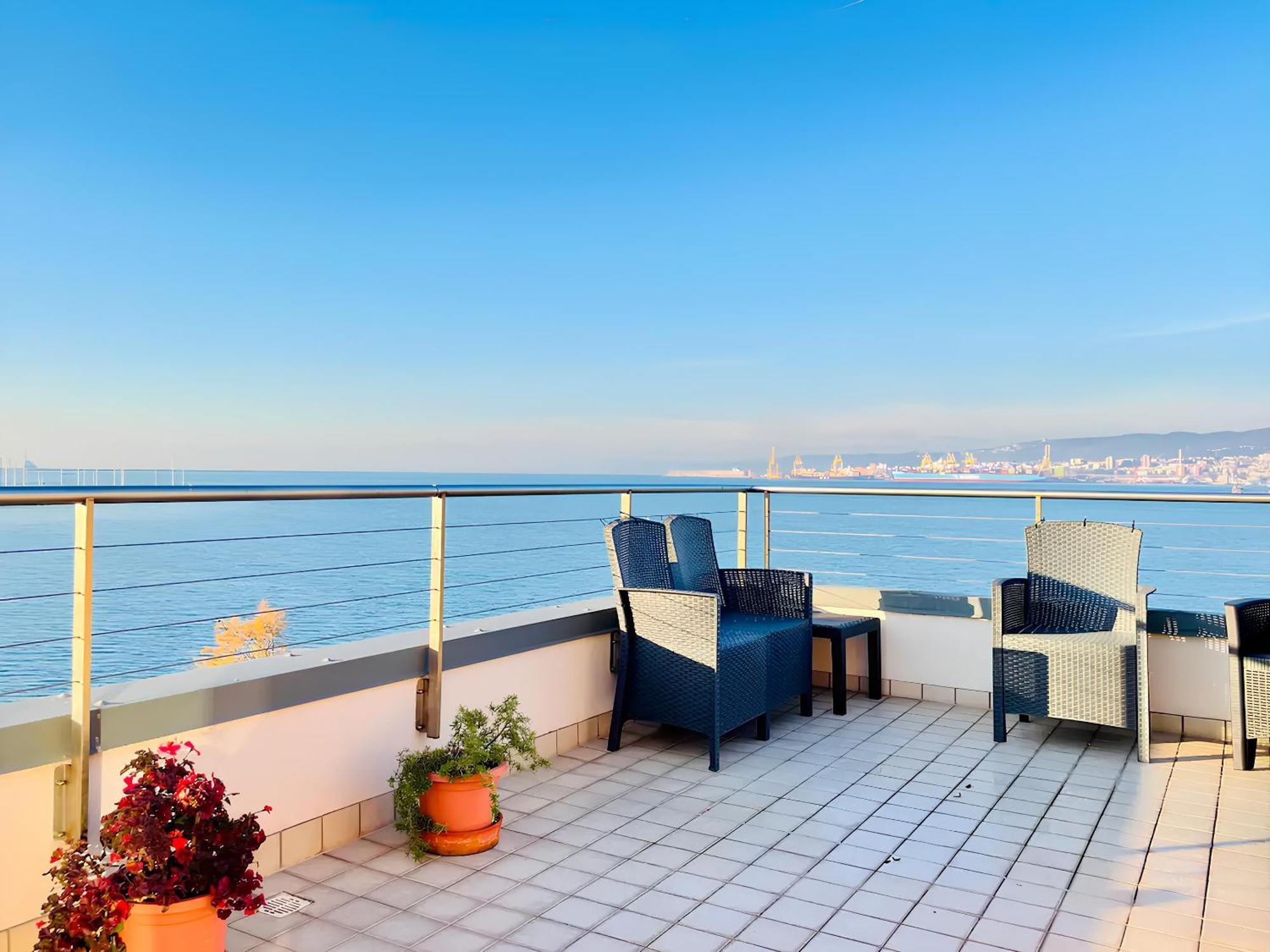 Attico Riva Mare Apartman Múggia Kültér fotó